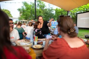 Met Containers of Love biedt Sumeya hulp aan zwaar getroffen Libanon: ‘We zijn klein, maar maken echt verschil. En hoe’