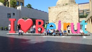 Eerste containers met hulpgoederen van veteraan Bert Kleine Schaars uit Deventer gaan morgen naar Libanon