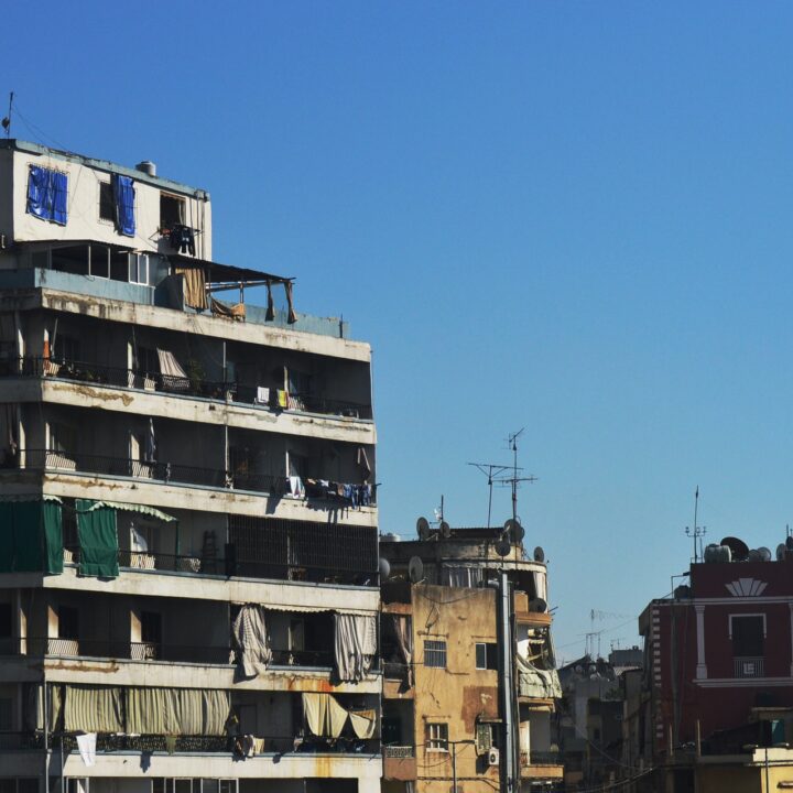 SUMEYA VERTELT OVER DE SITUATIE IN BEIROET EEN JAAR LATER: ”HET WORDT ALLEEN MAAR SLECHTER”